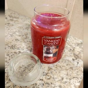 22 oz Yankee Candle
